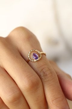 Altın Mor Taşlı Oval Yüzük