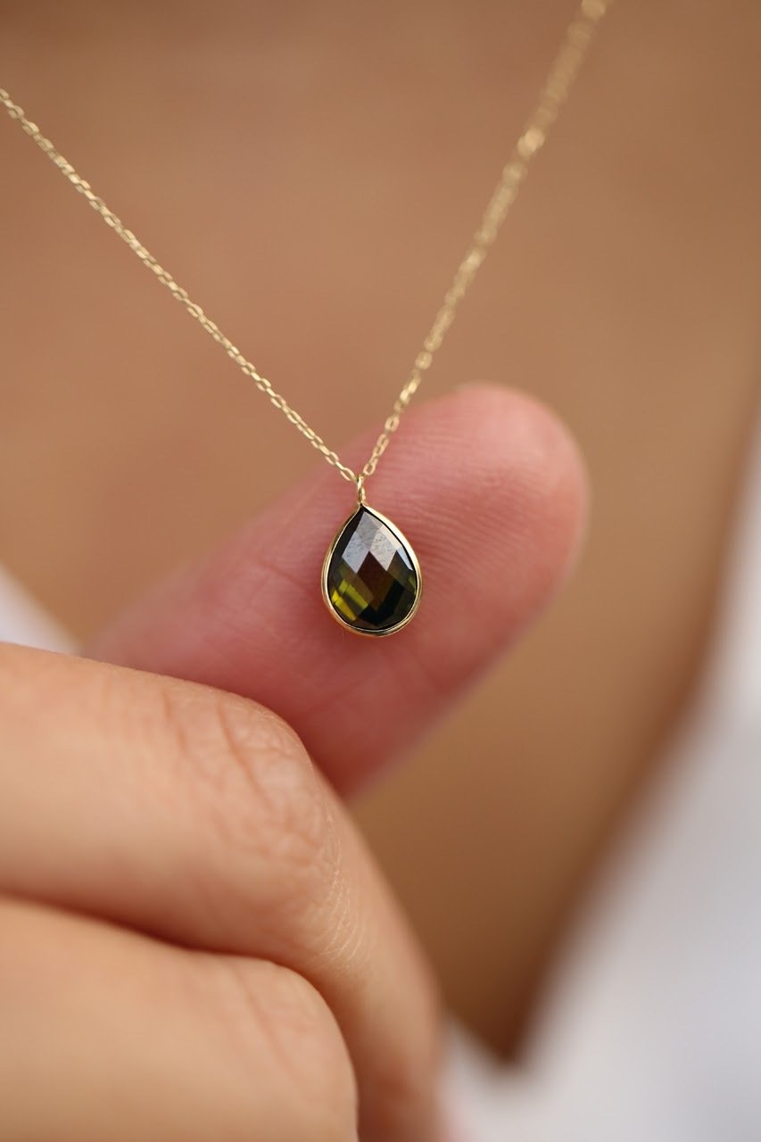 Altın Renkli Taşlı Damla Kolye Haki Yeşili