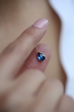 Altın Renkli Taşlı Damla Kolye Lacivert