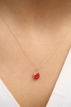 Altın Renkli Taşlı Damla Kolye Kırmızı
