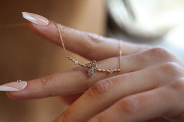 Altın Özel Seri Damla Kolye