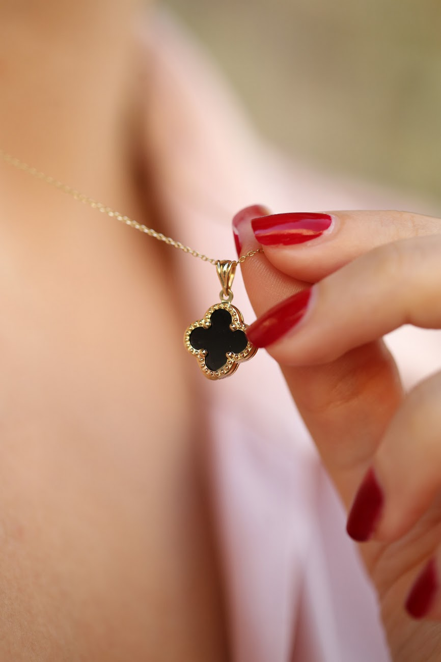 Siyah Yonca Altın Kolye
