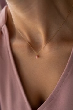 Pembe Taşlı Altın Kolye