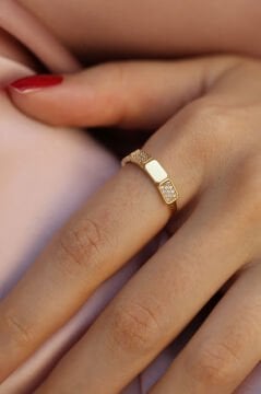 Kare Tasarım Altın Yüzük