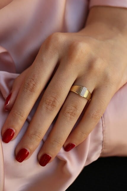 Şık Tasarım Altın Yüzük