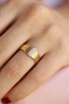 Şık Tasarım Altın Yüzük