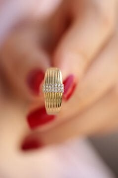 Şık Tasarım Altın Yüzük